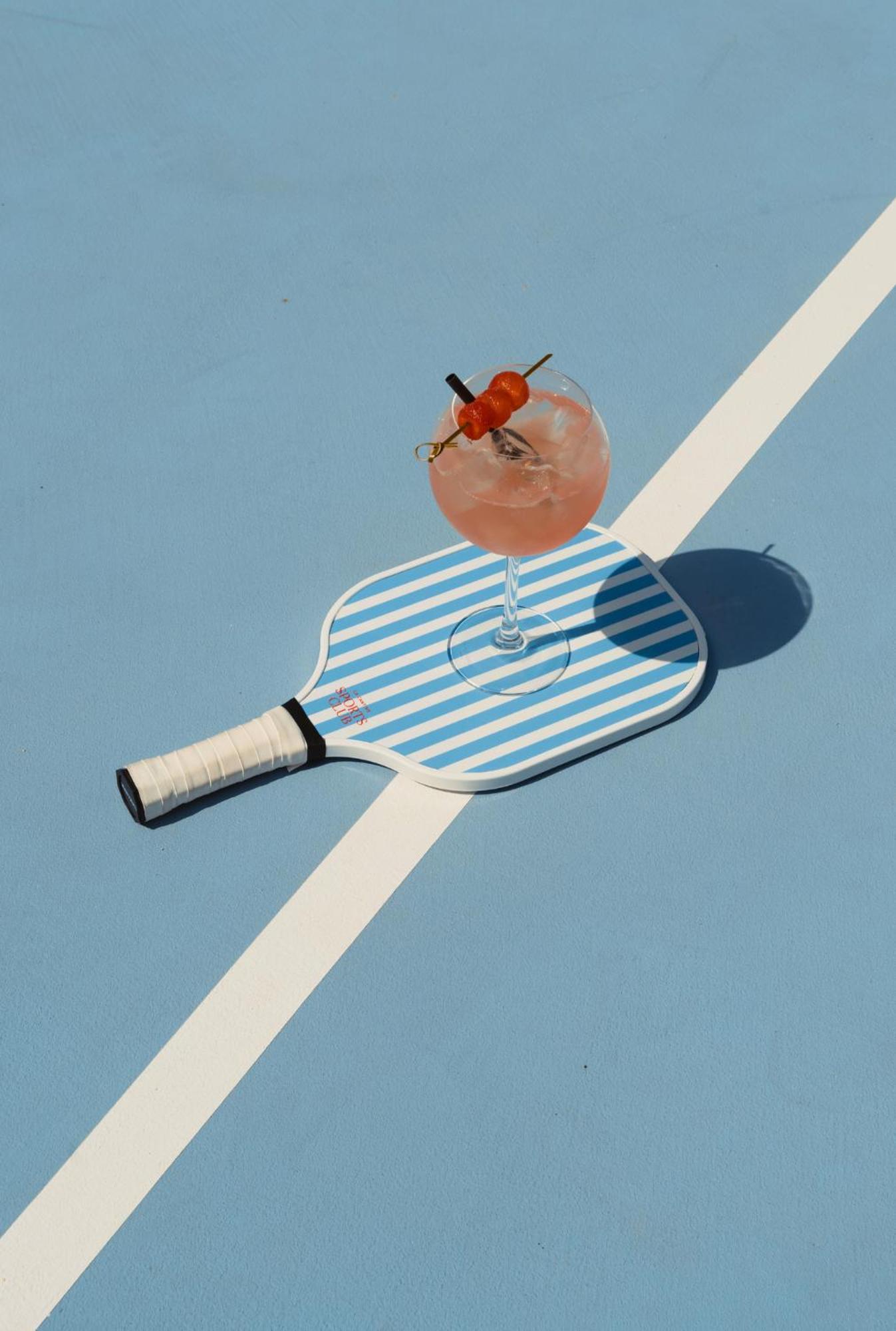 凯撒宫殿蓝水酒店 迪拜 外观 照片 A paddleball racket